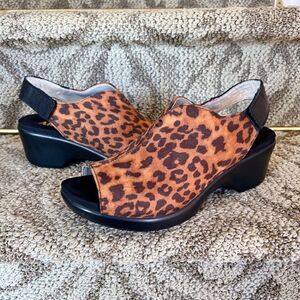 EEUC Women's Alegria Rosie Peep Toe Wedge Sandals‎ Leopard Print Size 39 or 9